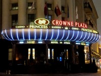 Рекламное оформление входной группы гостиницы "Crowne Plaza". 2011г.