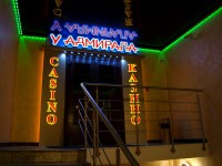 Входной портал в казино и линейная подсветка по потолку. Казино "Адмирал". 2012г.