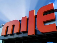 Строительный гипермаркет "MILE". Пересечение МКАД и Долгиновского тракта. Октябрь 2013г.