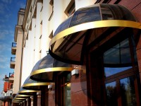 Козырьки над окнами отеля "Crowne Plaza", г.Минск, ул.Кирова, 13.